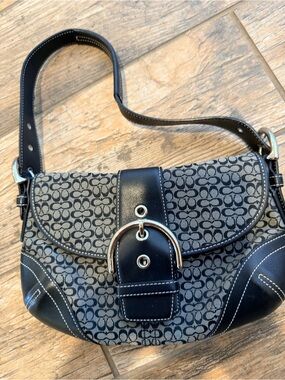 Vintage Y2K Coach Soho Signature Buckle Flap Shoulder Bag F06818 Black Gray 2006